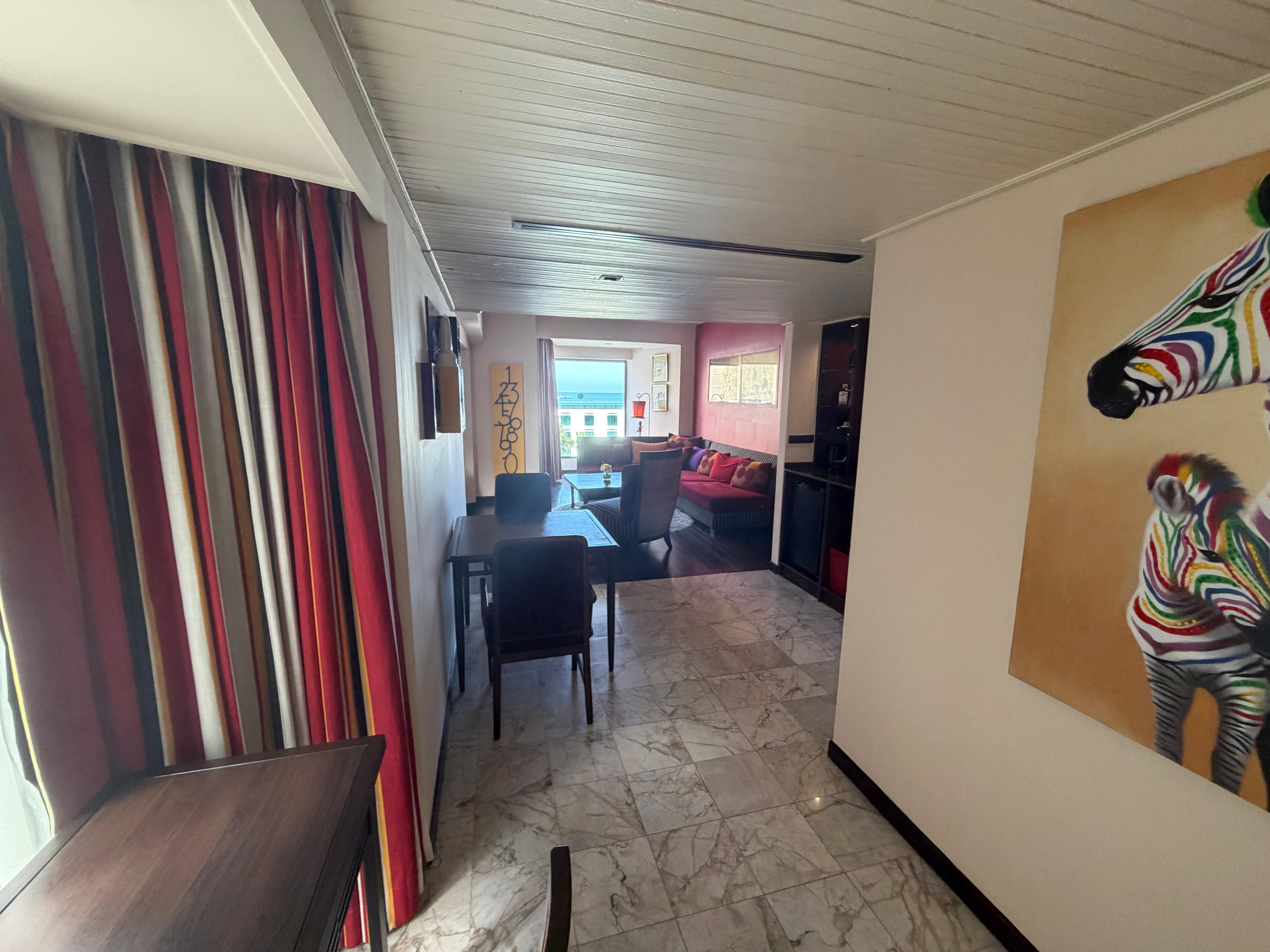 Sitting/Entertaining Area