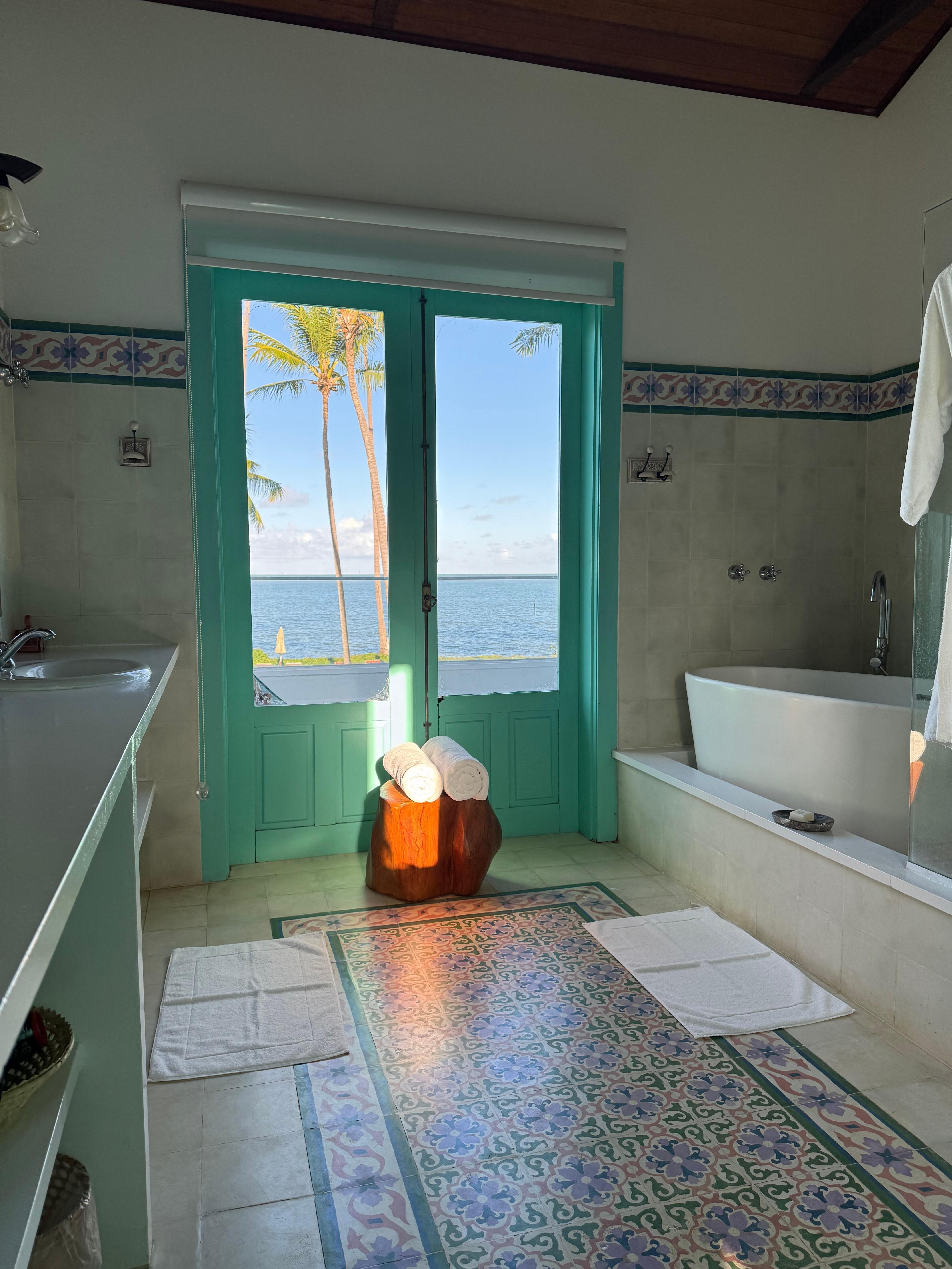 Ocean view even in the bathroom!