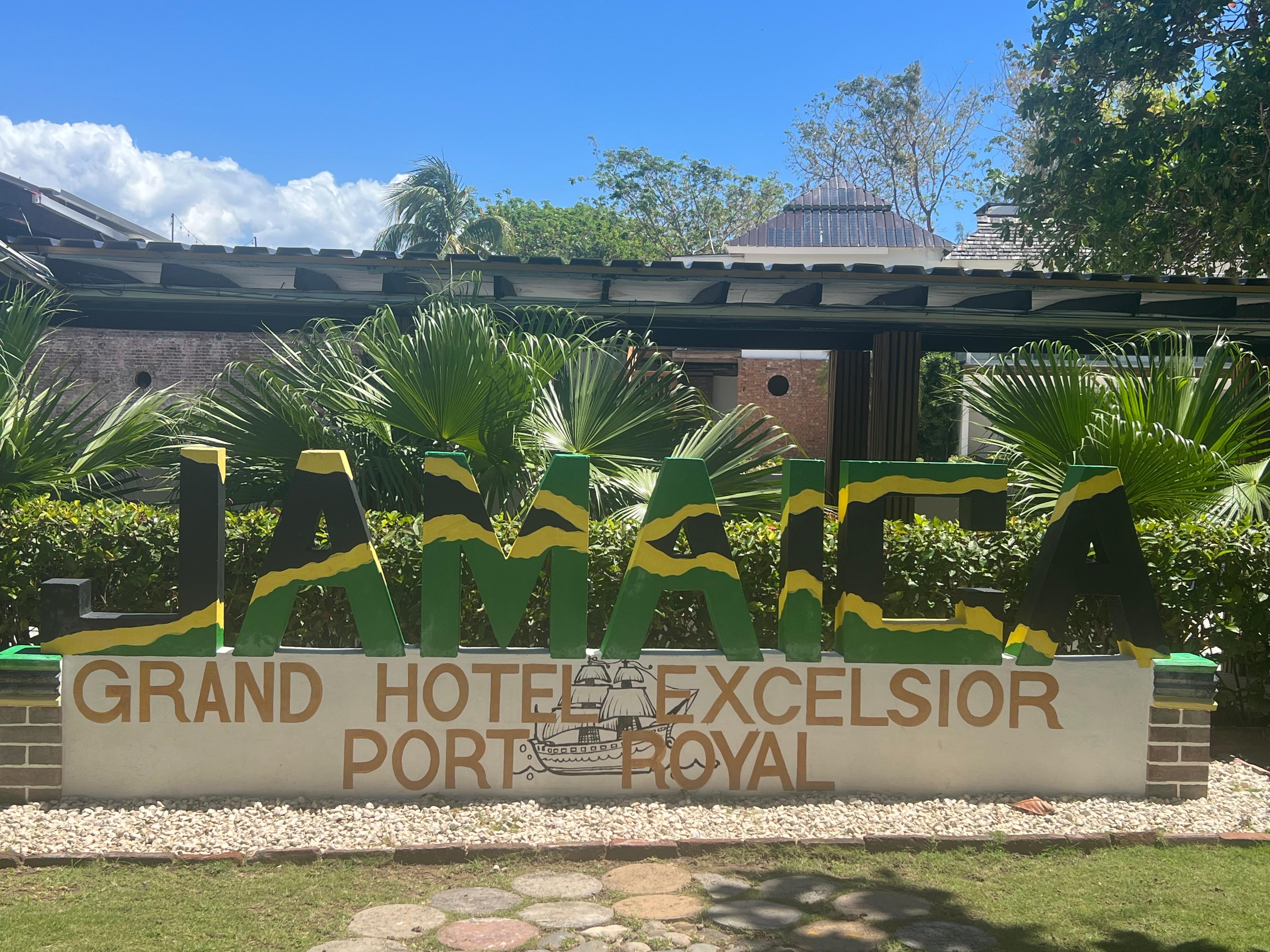 Picture spot by pool.