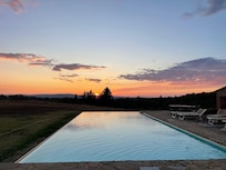 Sonnenuntergang am Pool