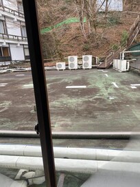 Ma première nuit. Loin d’être un jardin japonais