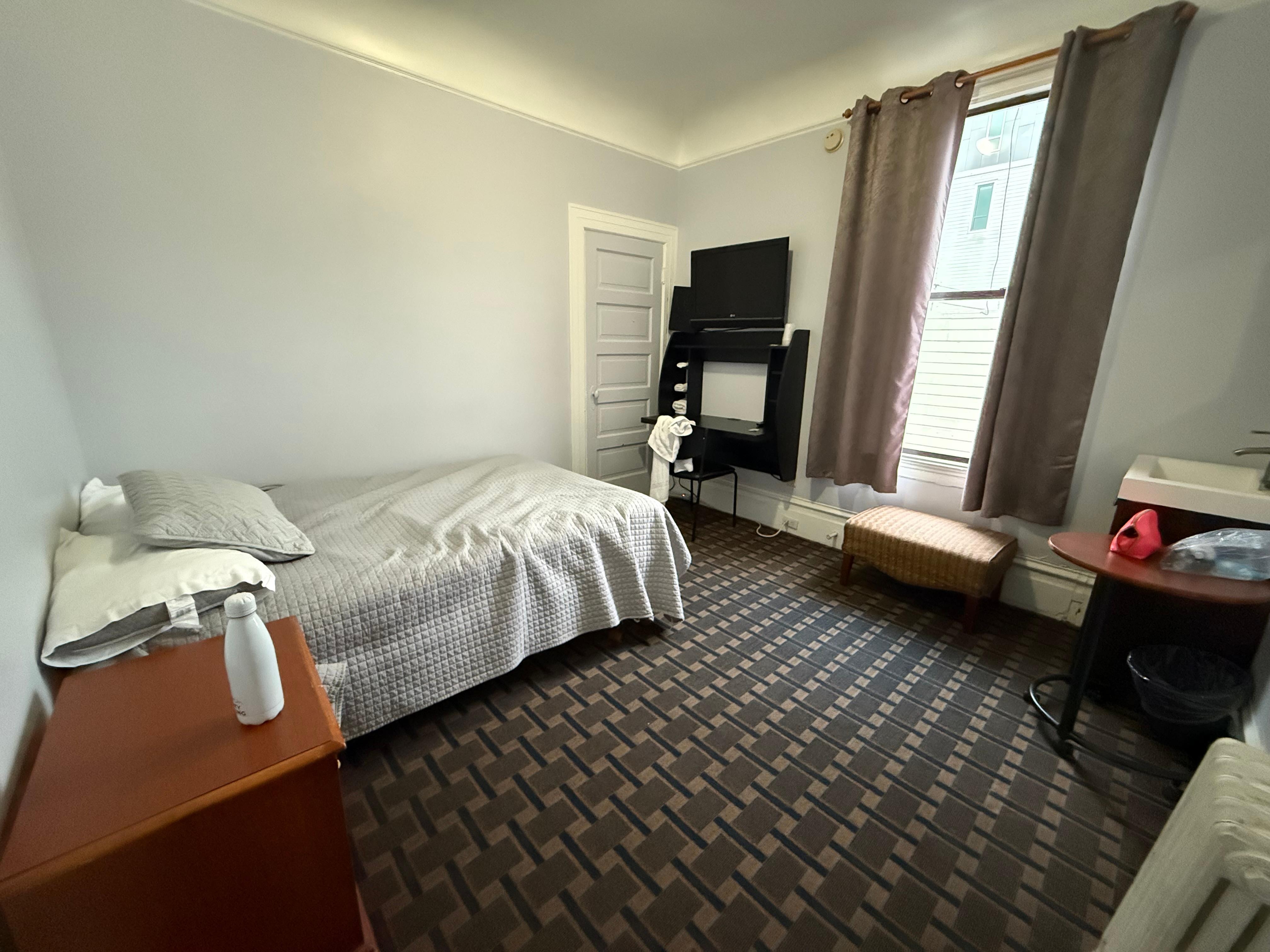 I mean it was basically as advertised. Basic room. They did come make up the room.