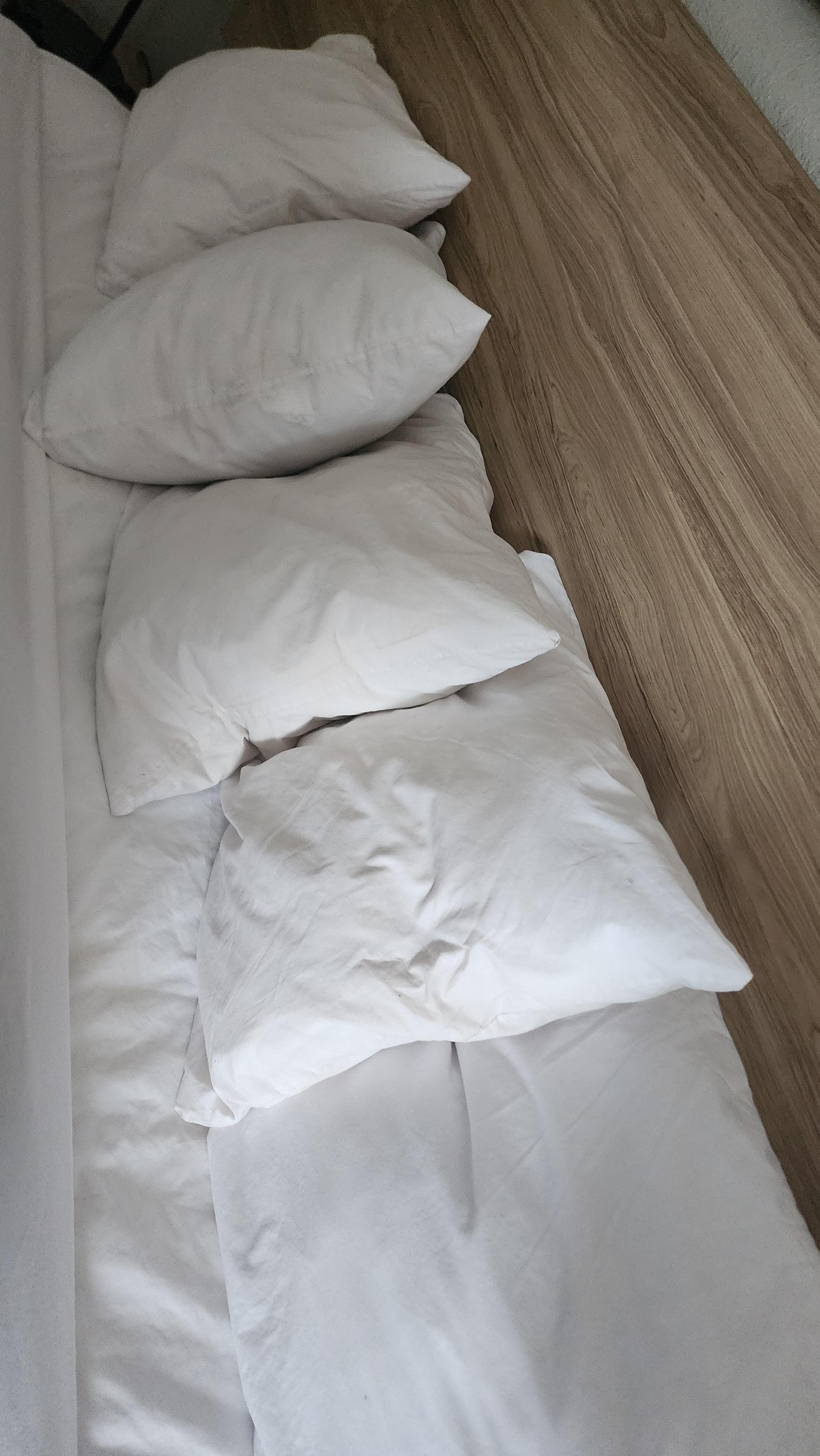 Pillow cases not changed from previous stay
