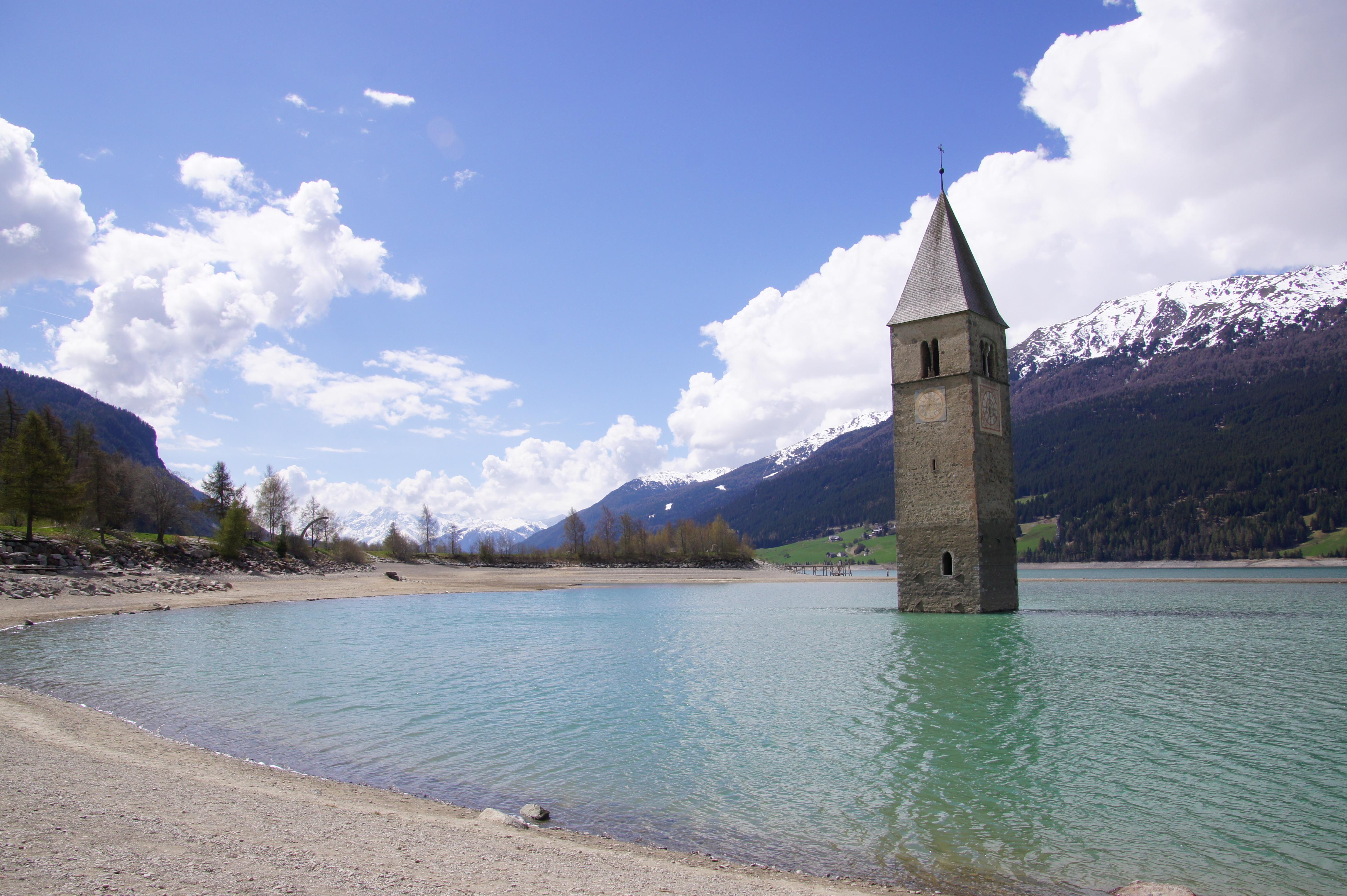 Toren van Curon in Italië