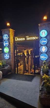 Breakfast, lunch, and dinner were available with indoor and outdoor seating.