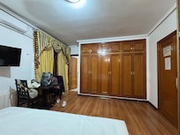 Dated decor was clean, but bright light bulb was unshaded