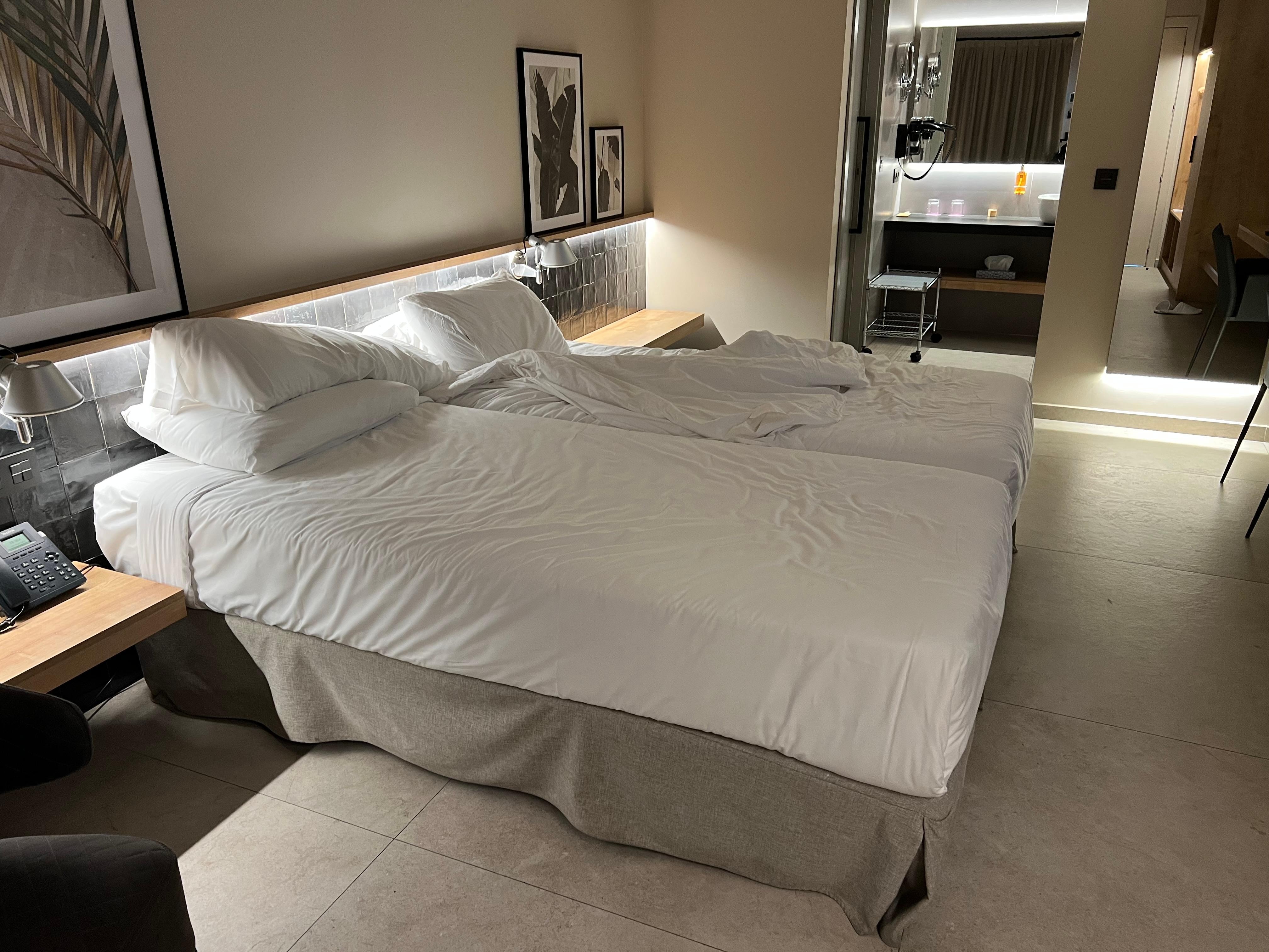 2 letti singoli = letto matrimoniale-ish..