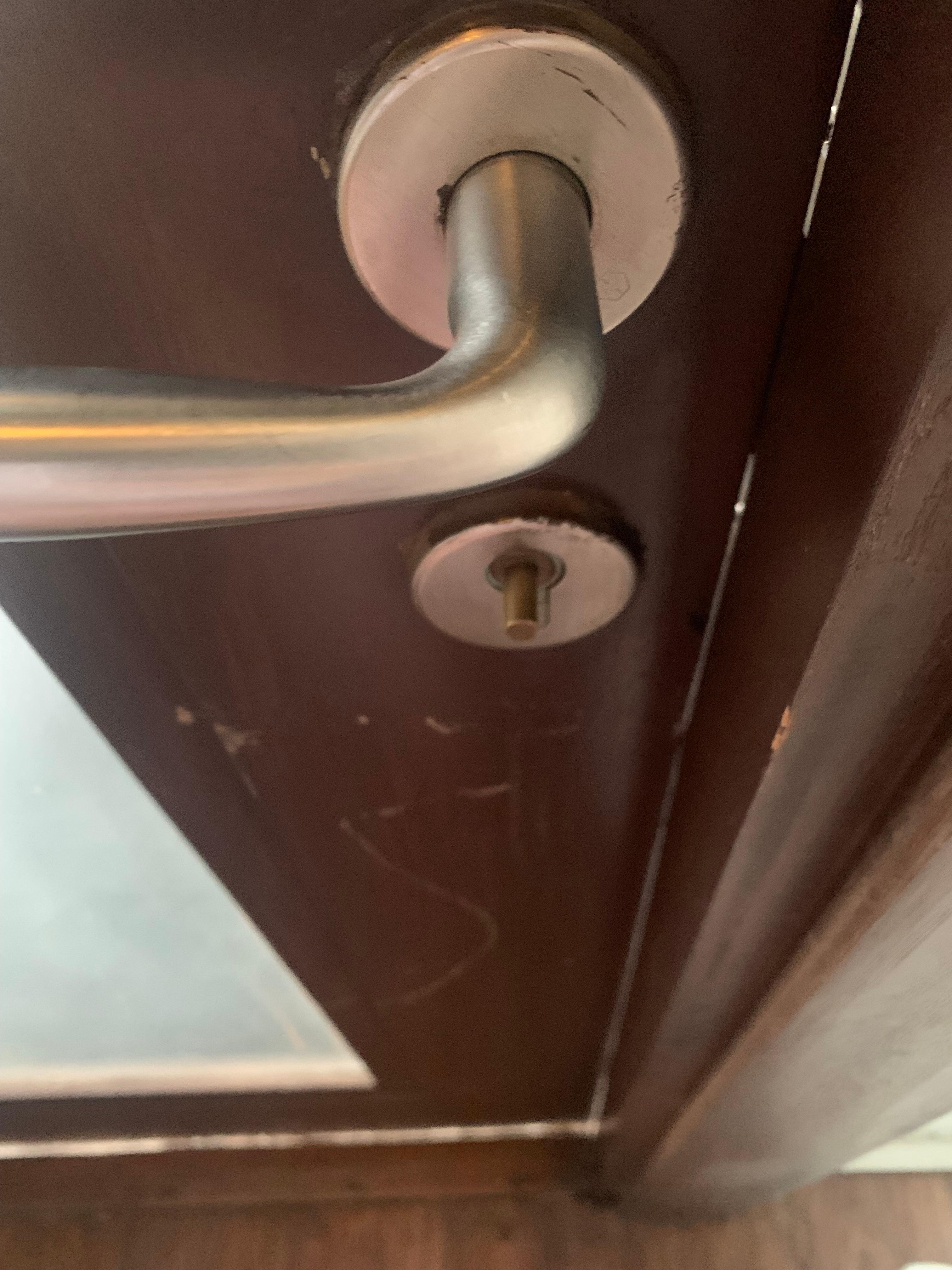 Porte qui ferme pas à clés 
