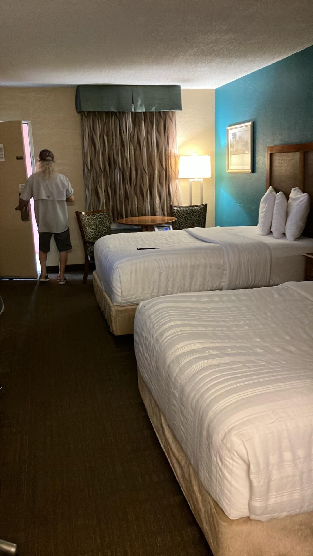 Double beds, ohhh, so soft! Clean, soft linens!
