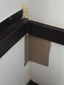 Trou dans le mur cachĂ© par un carton !!â