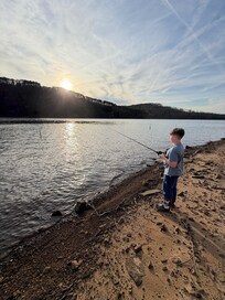 The trail to the lake.