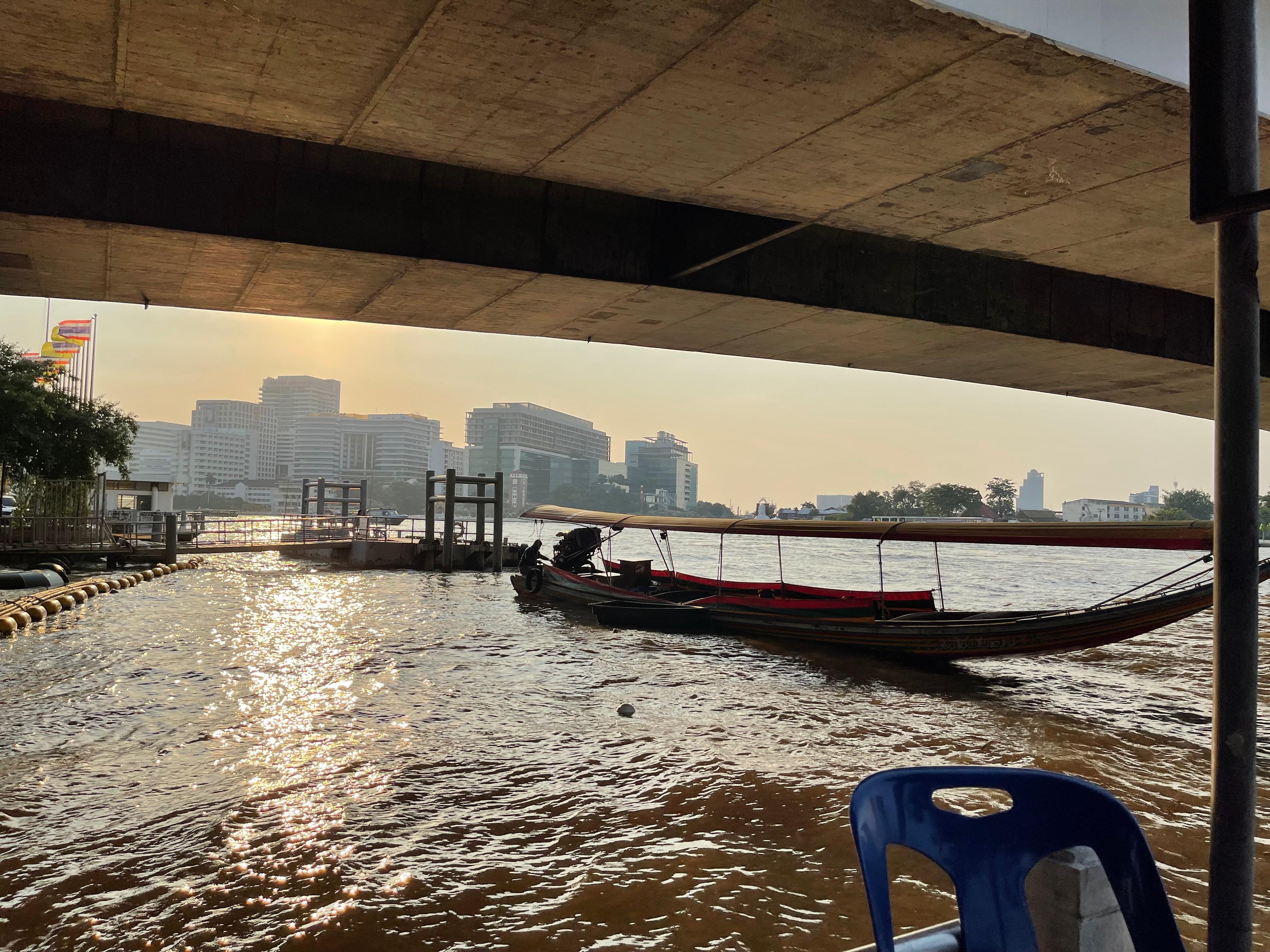 Riverside ten minutes walk from Dewan