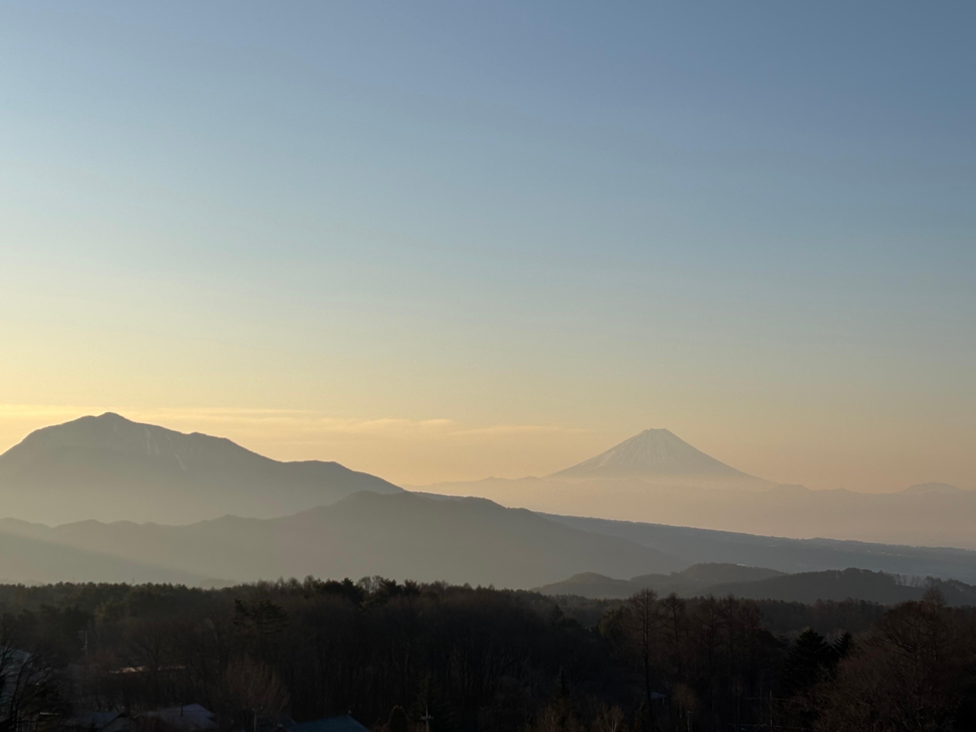 屋上の展望台からの景色です。富士山からアルプス連峰に八ヶ岳など一望出来ました♪