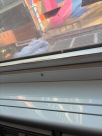 Window AC unit with flimsy installation