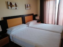 Habitación amplia con acceso directo a la terraza