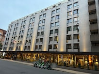 Groß, geräumig aber jedoch ruhig.