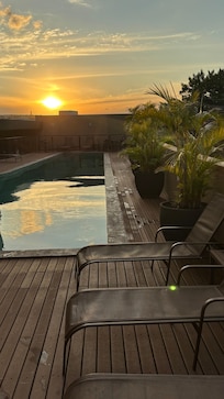 Por do sol da piscina