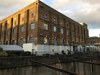 Het oude gebouw