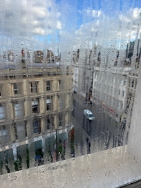 Always condensation on the windows if air con not on.