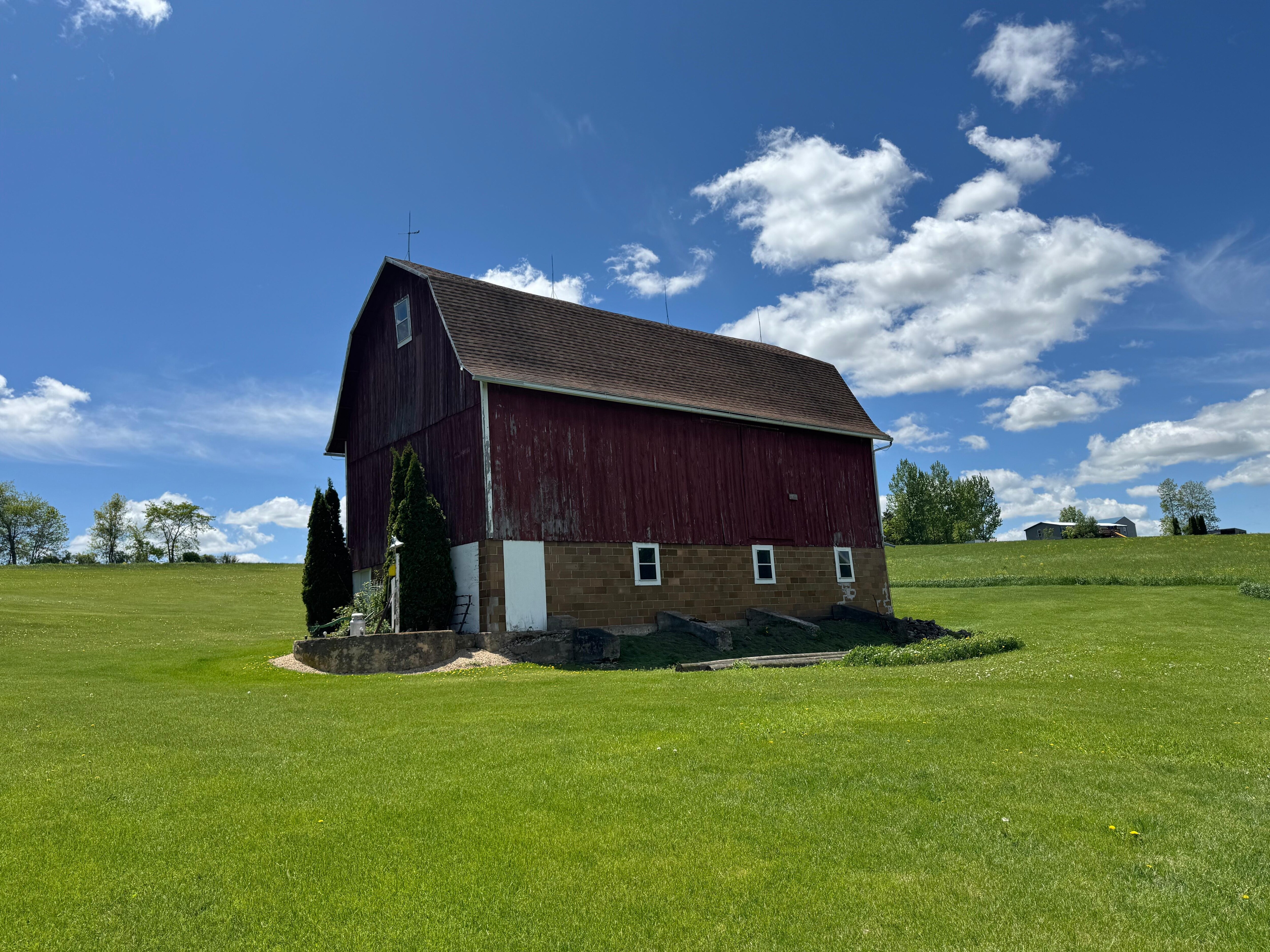 Amazing barn that you can look in! 
