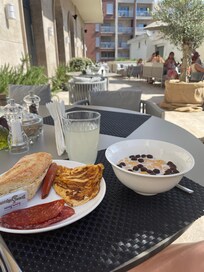 Frukosten på terrassen