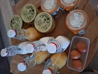 Nykokte egg, varme Toast, juice etc