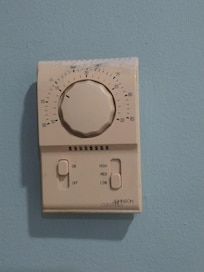 New room..Outdated AC control..it took us 2+ days to know if we were turning it up or down.