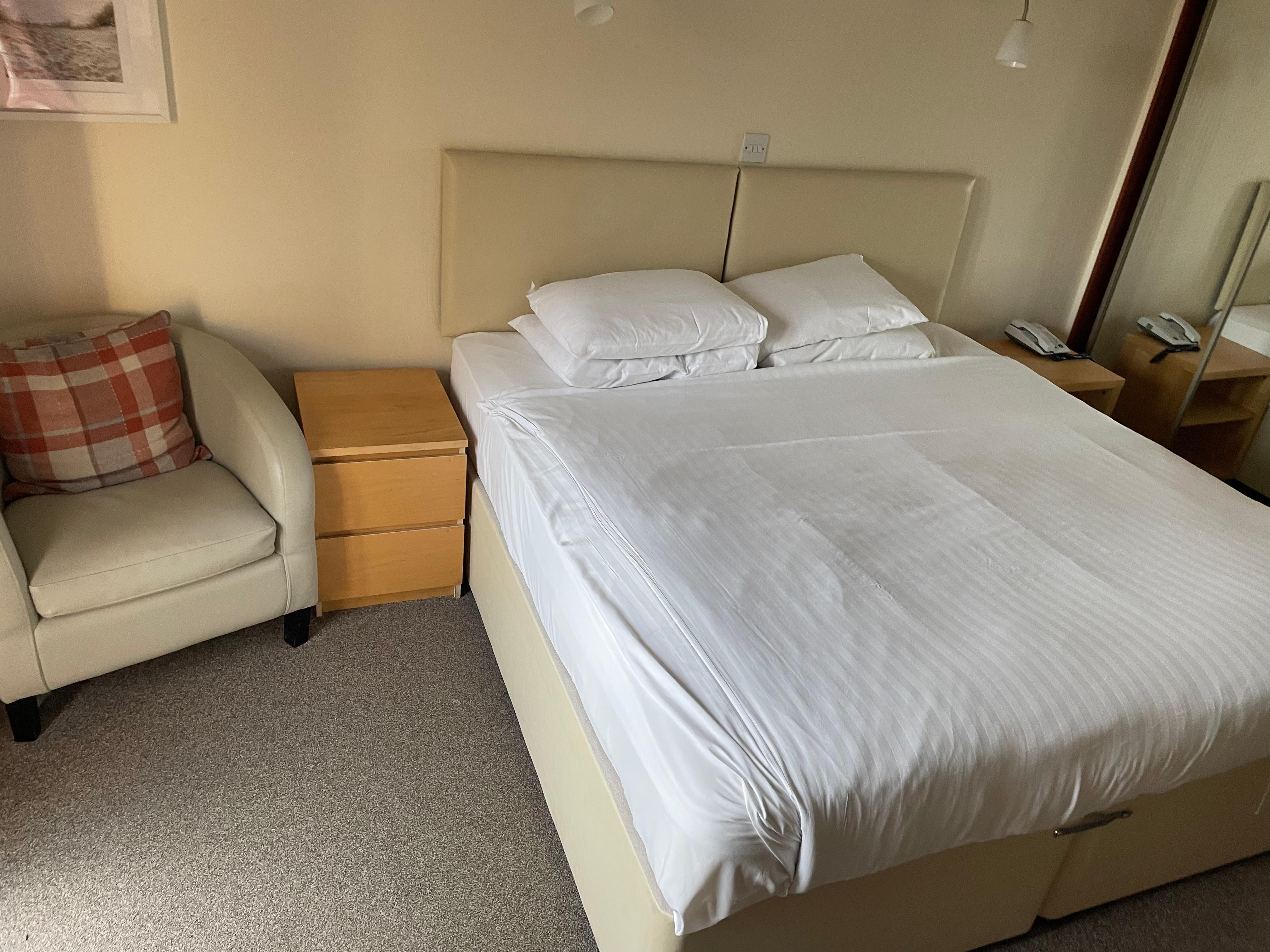 Lovely little room with deliciously hot water!