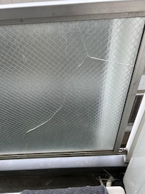 網戸のハズレ
ガラスヒビ割れ