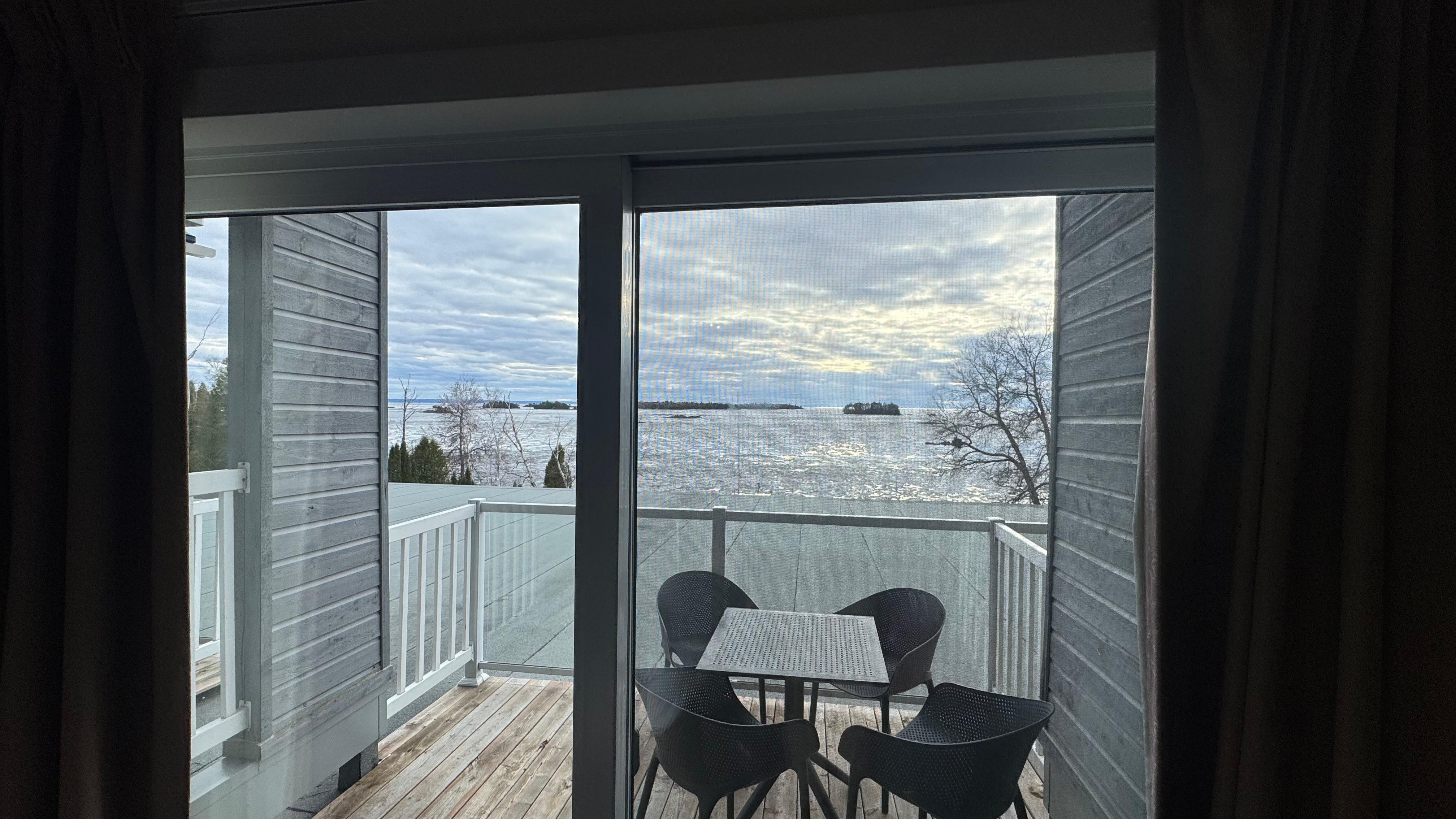 Balcon de la chambre donnant sur le lac