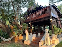 Thai Villa mit Terrasse und Balkon