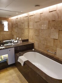 Junior suite bathroom