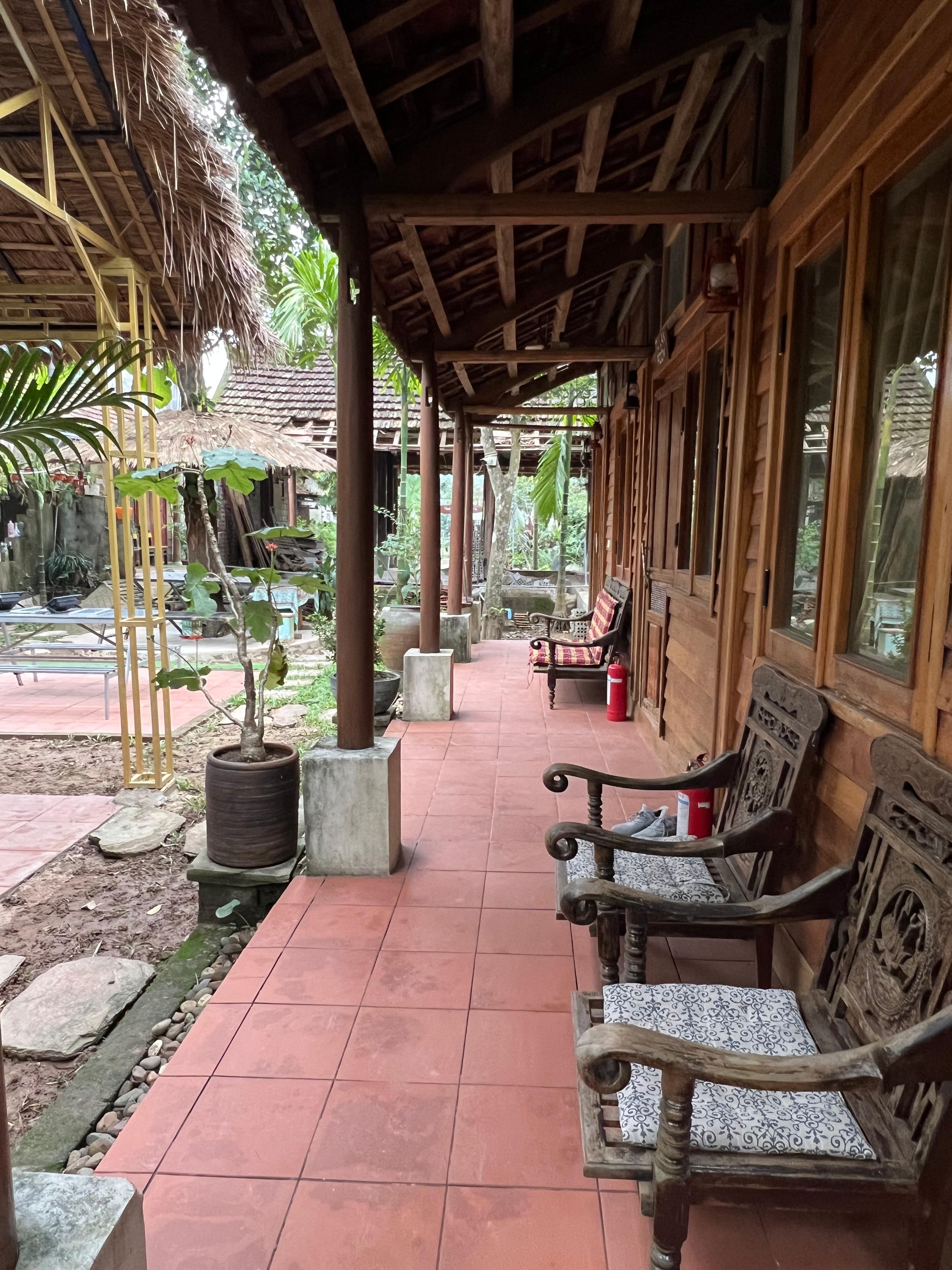 guest porch. We met nice visitors here