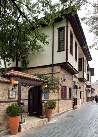 Tuvana hôtel from the street