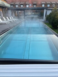 Opvarmet udendørs pool