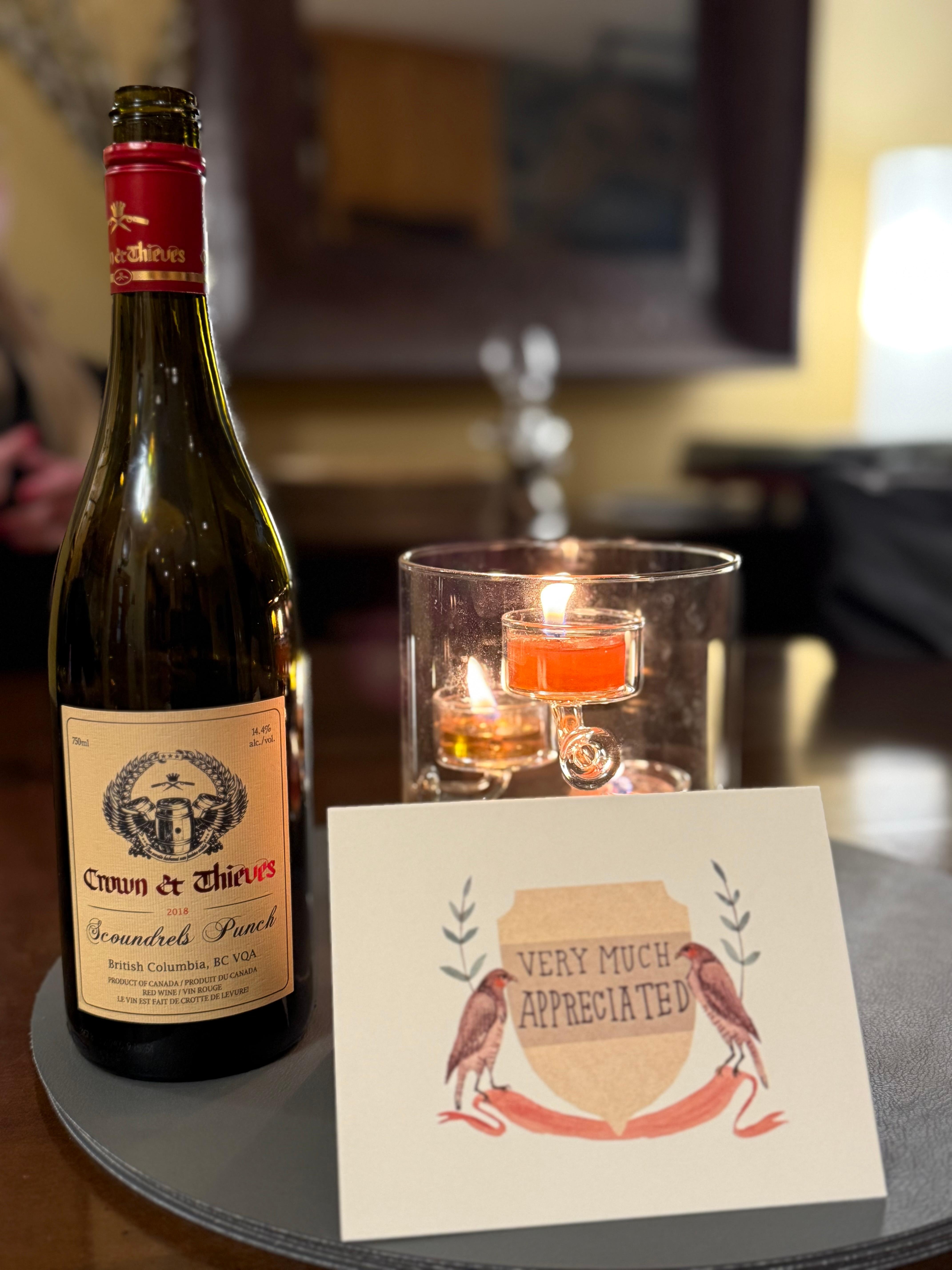 We were greeted with a lovely card, a bottle of wine paired with delicious raspberry chocolate and a jar of cherry jam. Made out stay that much more special 💝