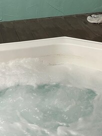 Didn’t use the hot tub because of how dirty it was