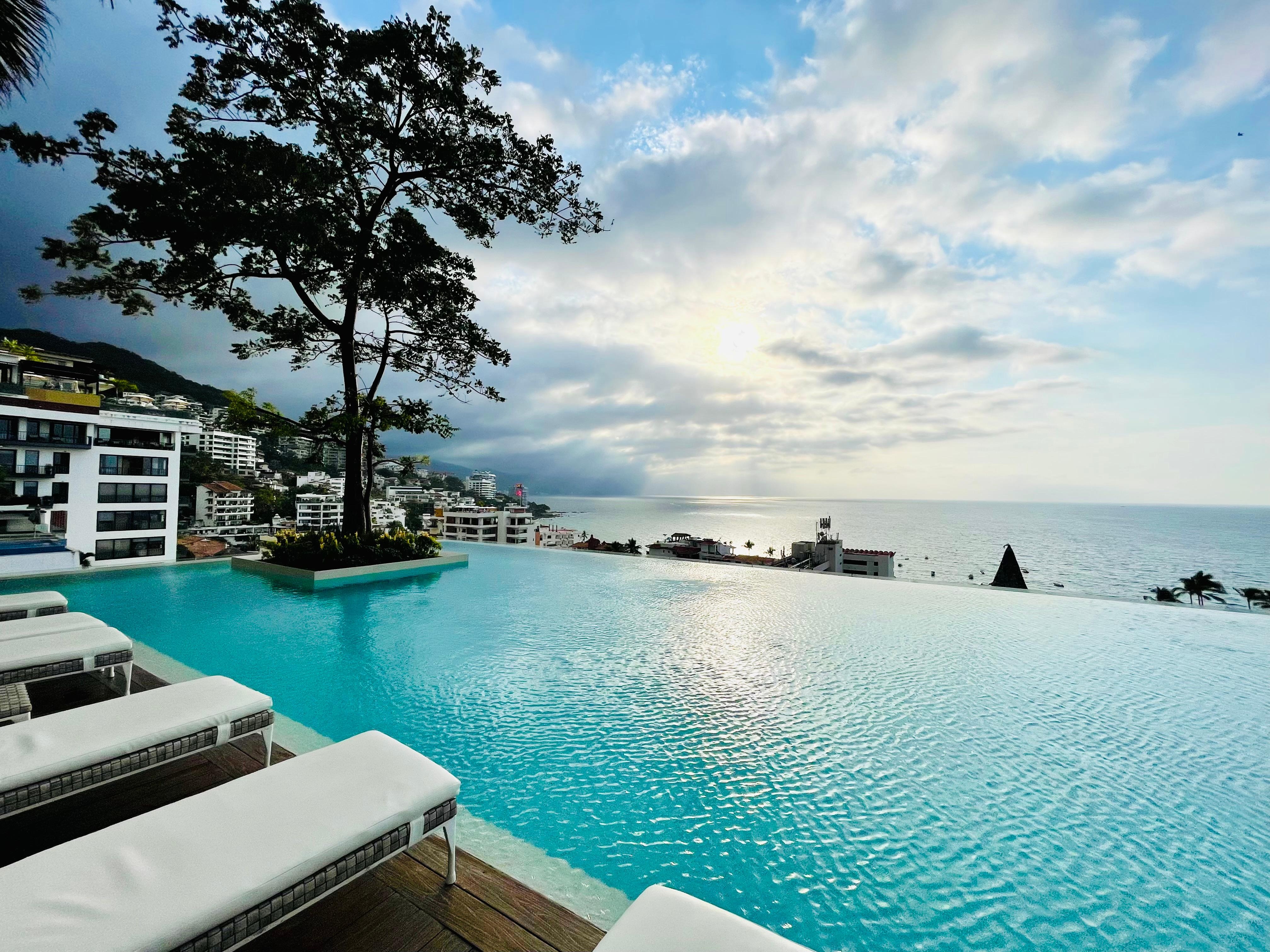 Lots of room for lounging or wading 