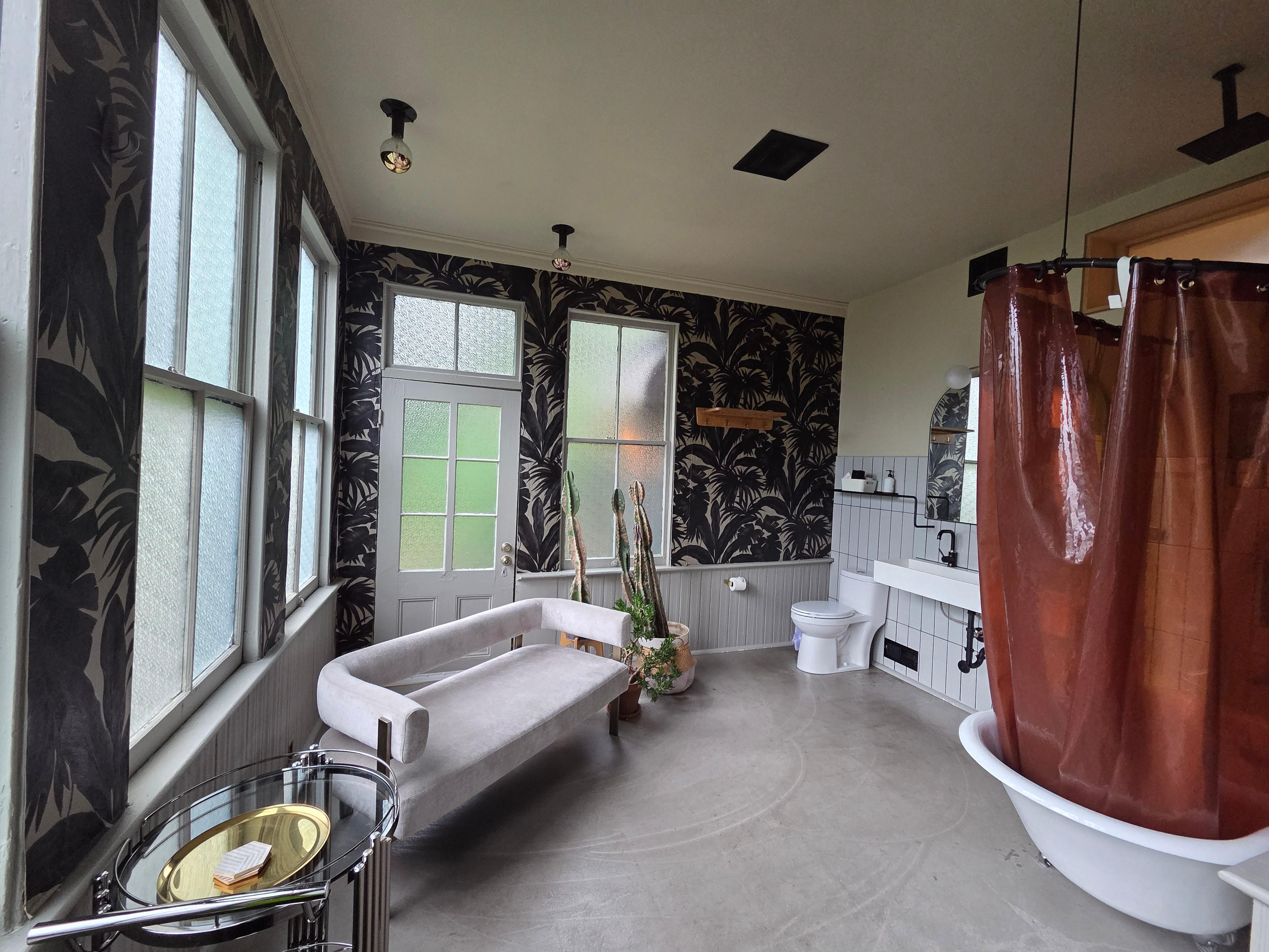 Romantic suite bathroom