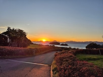 숙소 발코니에서 석양을
볼 수 있어서 너무 좋았어요. 눈을 어디에 두어도 경치는 엄지척!