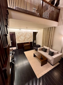 Lounge towards 1st floor