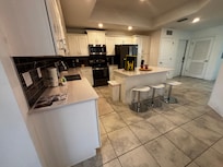 Full
Kitchen/ washer & dryer in unit