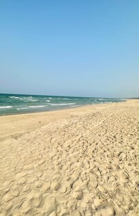 Wunderschöner, leerer Strand