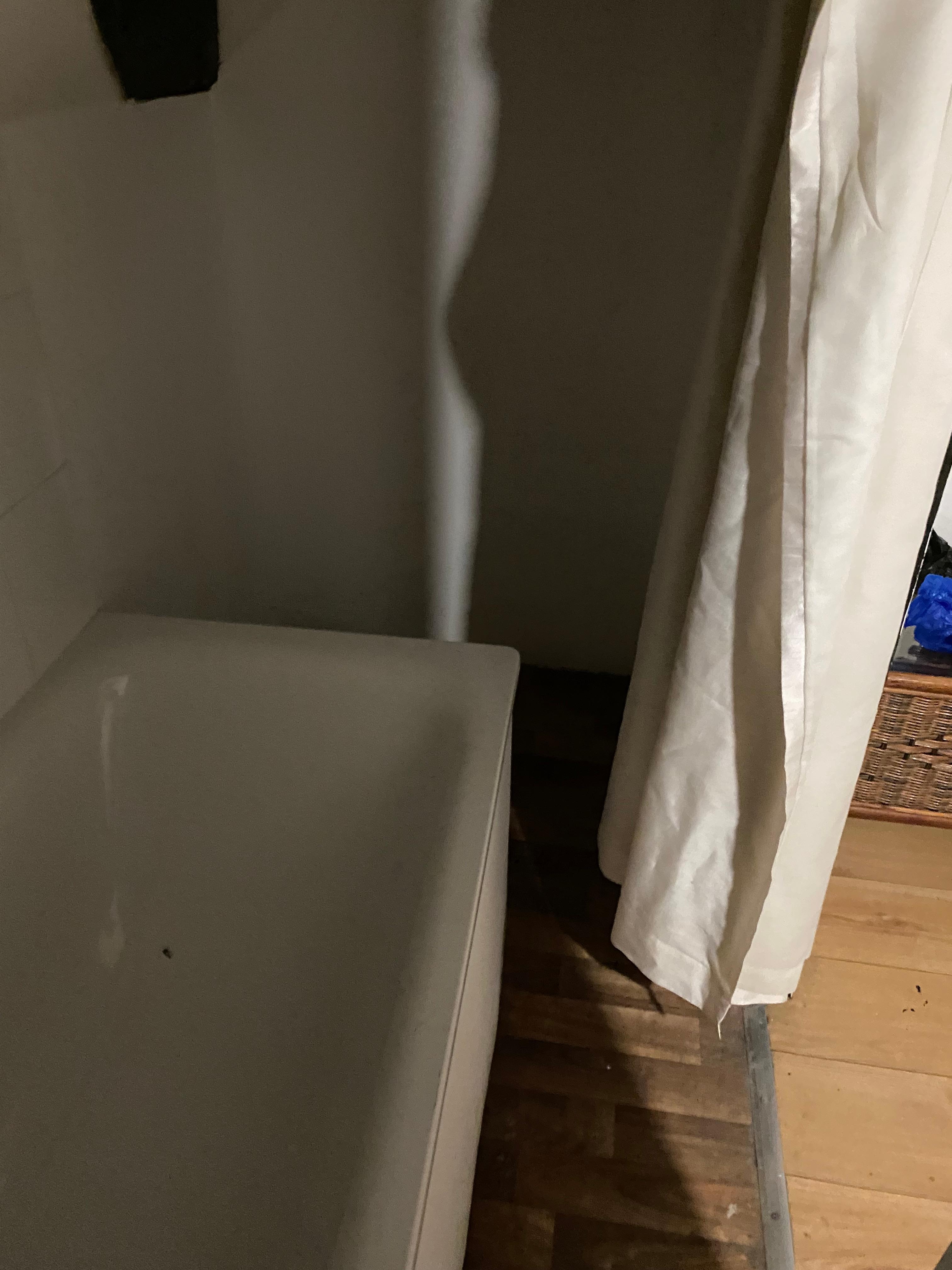 Bath no lighting no linen/towels 