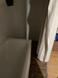 Bath no lighting no linen/towels