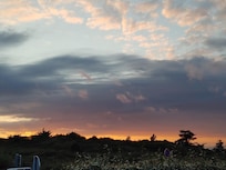 Coucher de soleil vu du jardin.