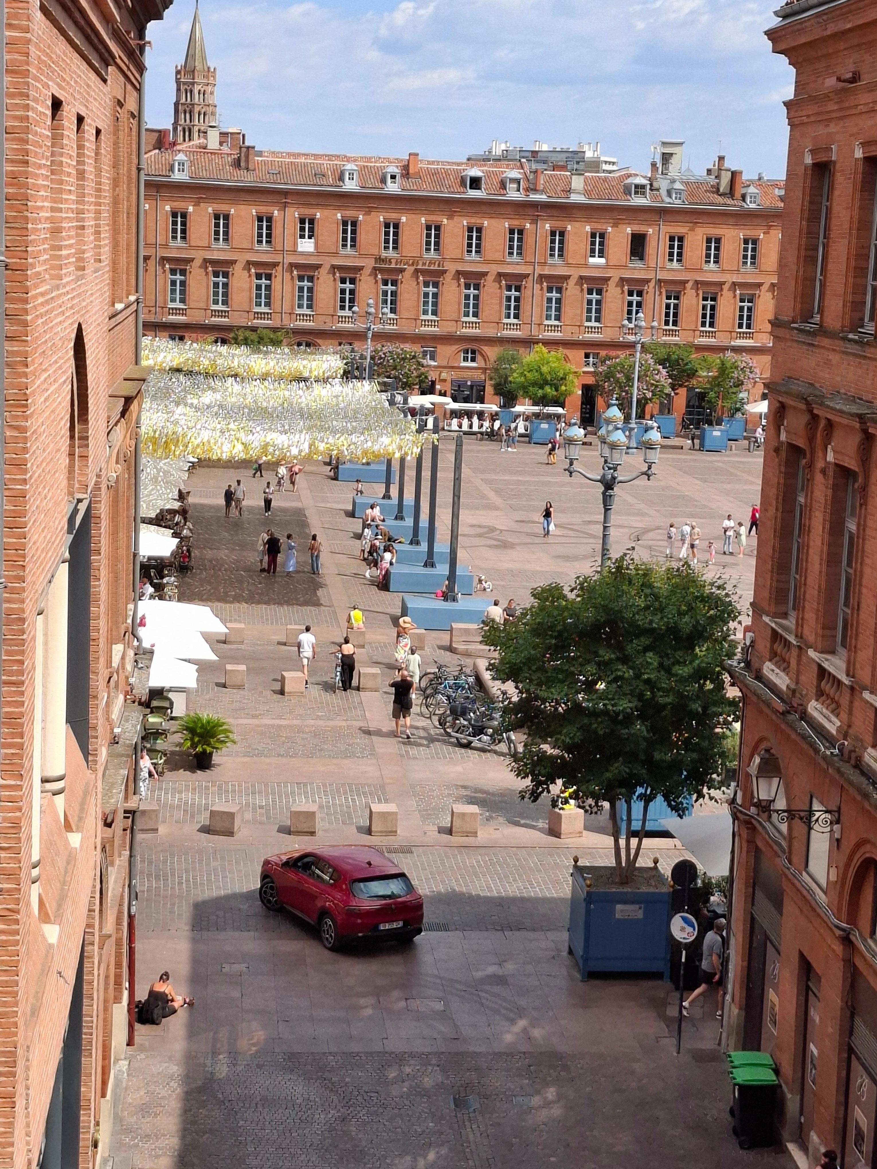 View of place de Capitole from room