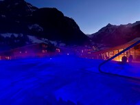 Pool mit super Ausblick und schön warm, lässt einen nach einem aktiven Tag entspannen.