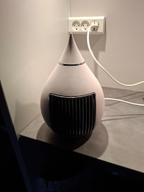 Varmeblæser udleveret af receptionen pga. værelset var alt for koldt og kold træk fra ventilationssystem. Receptionen sagde bare, at det var fordi det 'er koldt' altså udenfor.