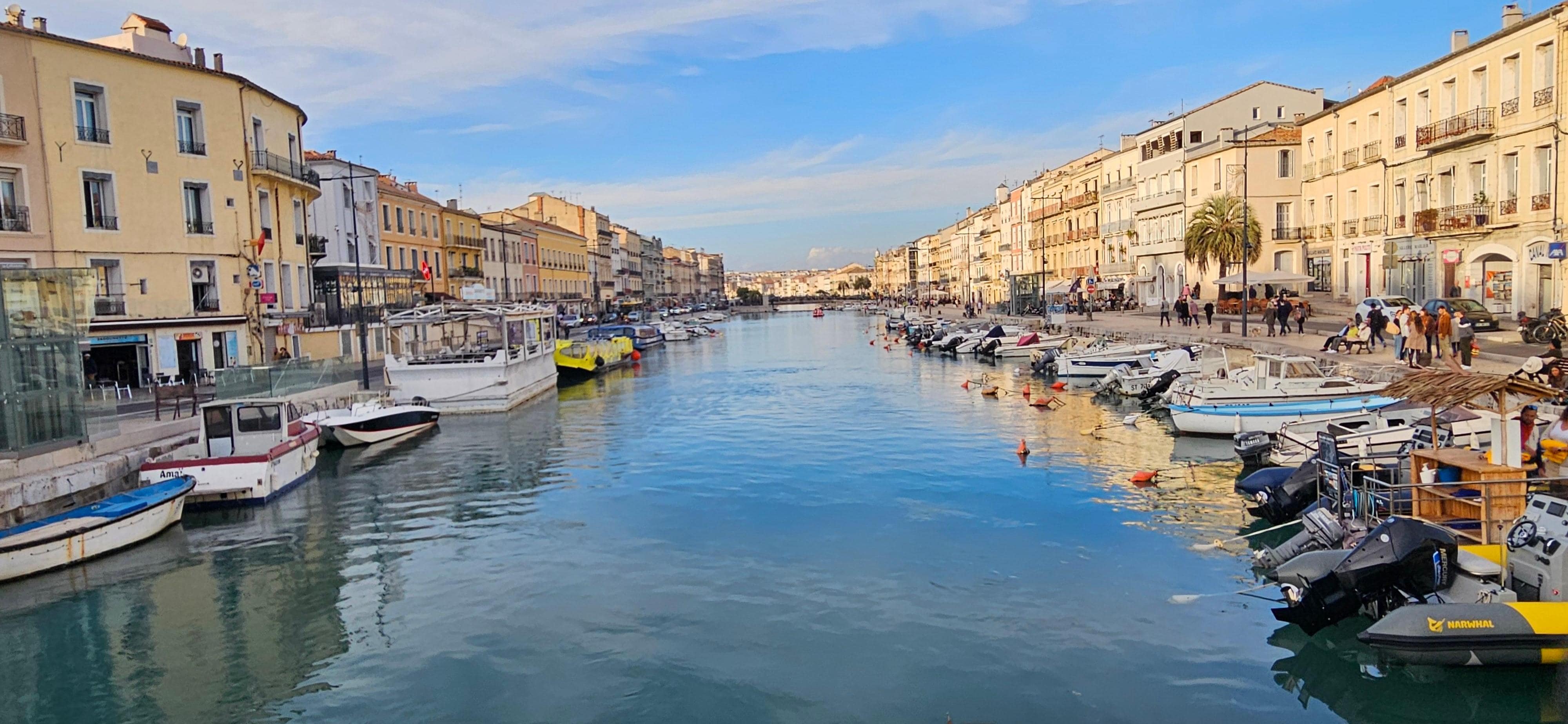 Sete est la venise du sud de la France. Le canal royal en est l'axe principal